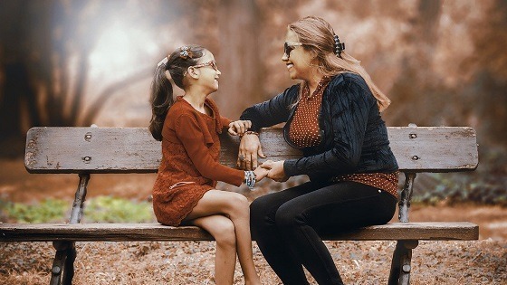 A dialogue between a mother and a daughter about studies